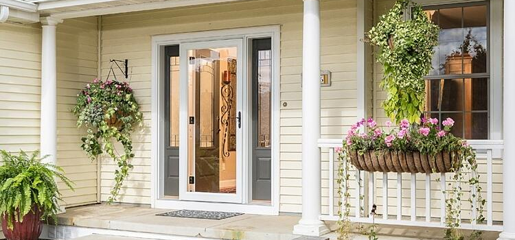 screen door installation in Thousand Palms